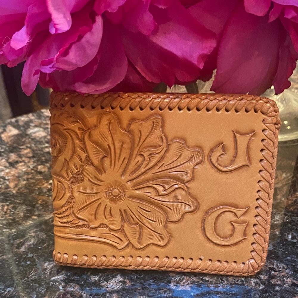 Vintage Handcrafted Tan Leather Wallet.  EUC.